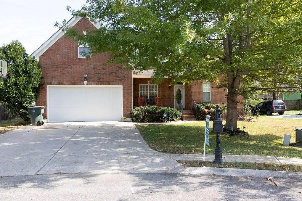 4 bed, 2.5 bath, 2150 sqft, $2,750 — Photo 1
