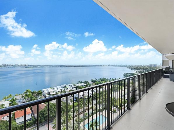 1000 Venetian Way #1902