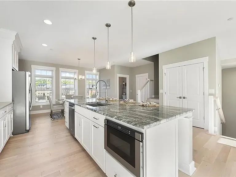 349 Azalea Dr — Photo 9