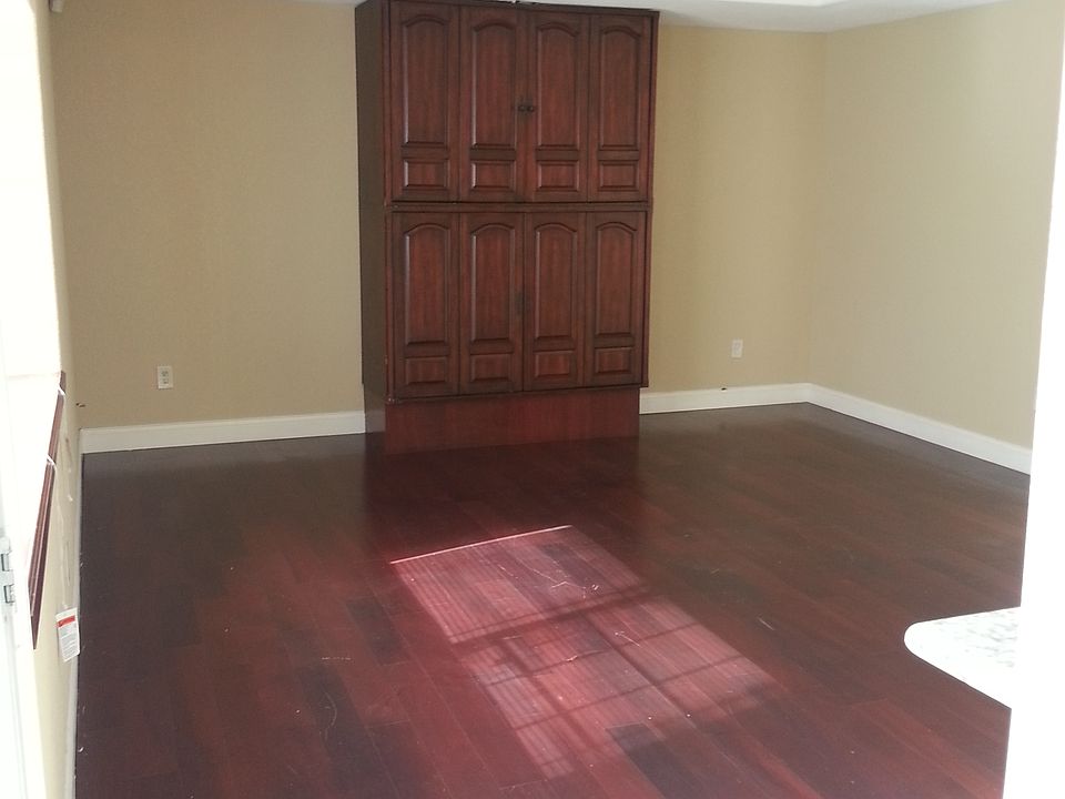 Living Room w/Built-ins