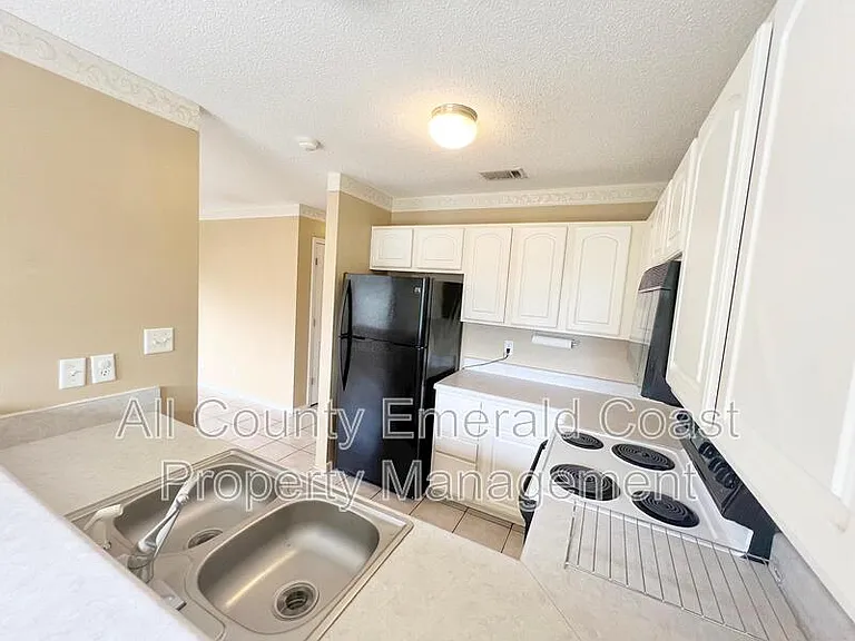 34 Harbeson Ave NE #A — Photo 9