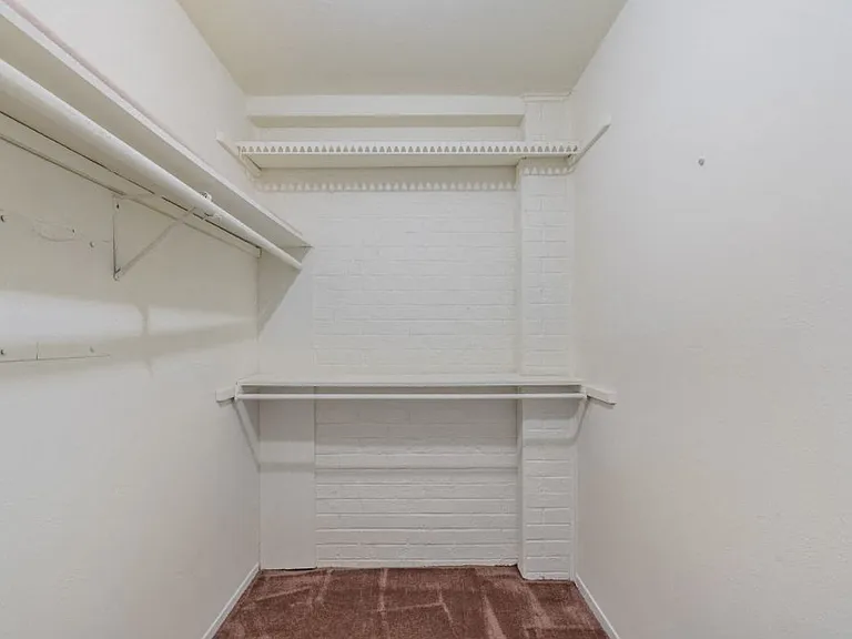 Shenandoah Apartments — Photo 20