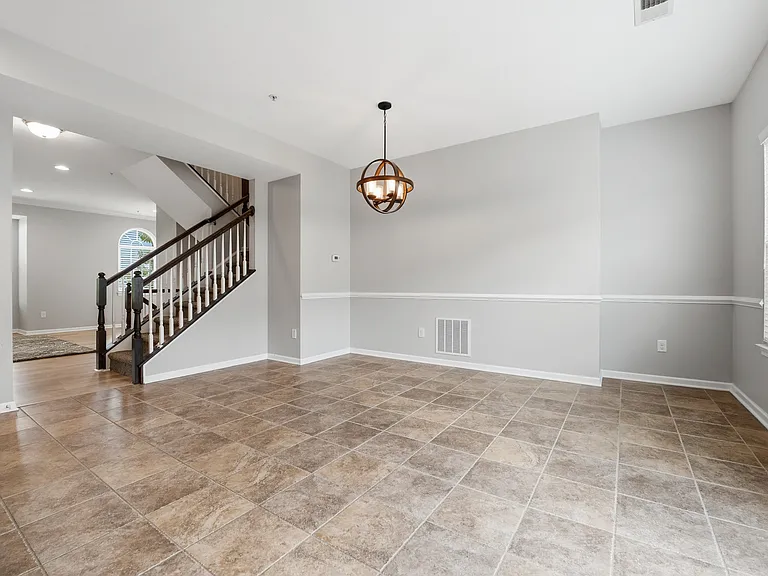2305 Pointe View Dr — Photo 12