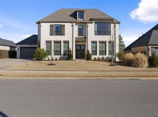 5615 S 58th St, Rogers, AR 72758