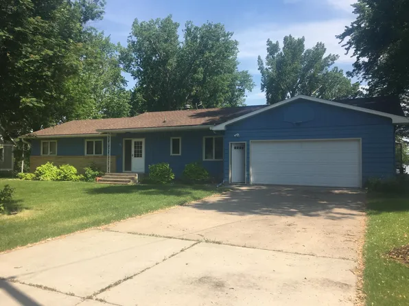 907 W 4th St, Morris, MN 56267