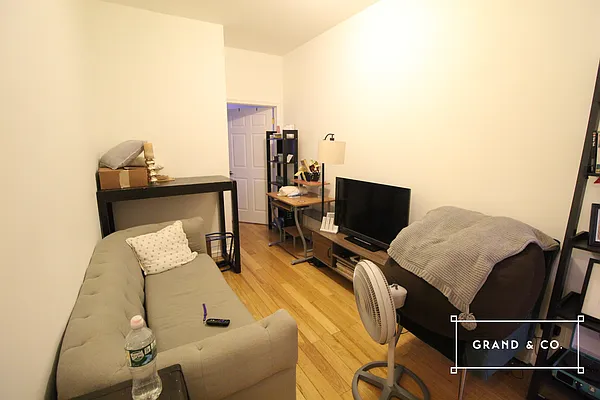 Rented by Grand & Co. | media 2