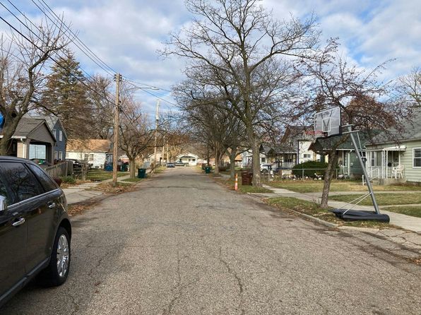 904 Clayton St, Lansing, MI 48915