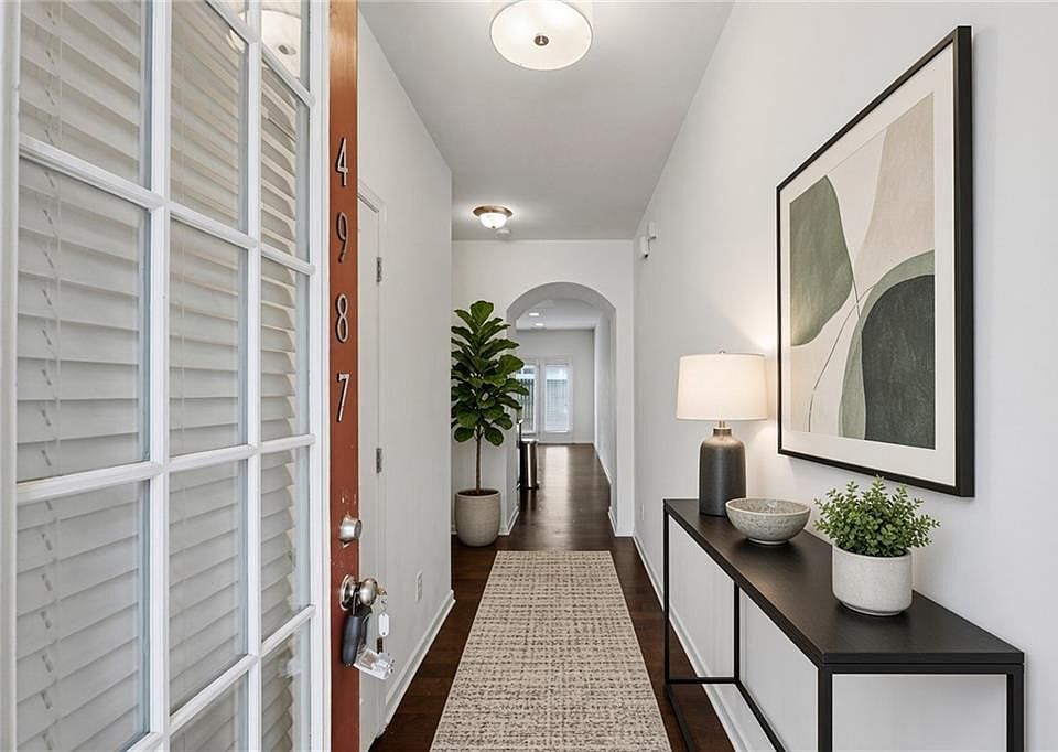 1st image of 4987 Longview Walk