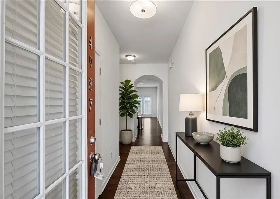 4987 Longview Walk
