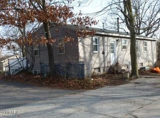 908 E Main St, Lowell, MI 49331