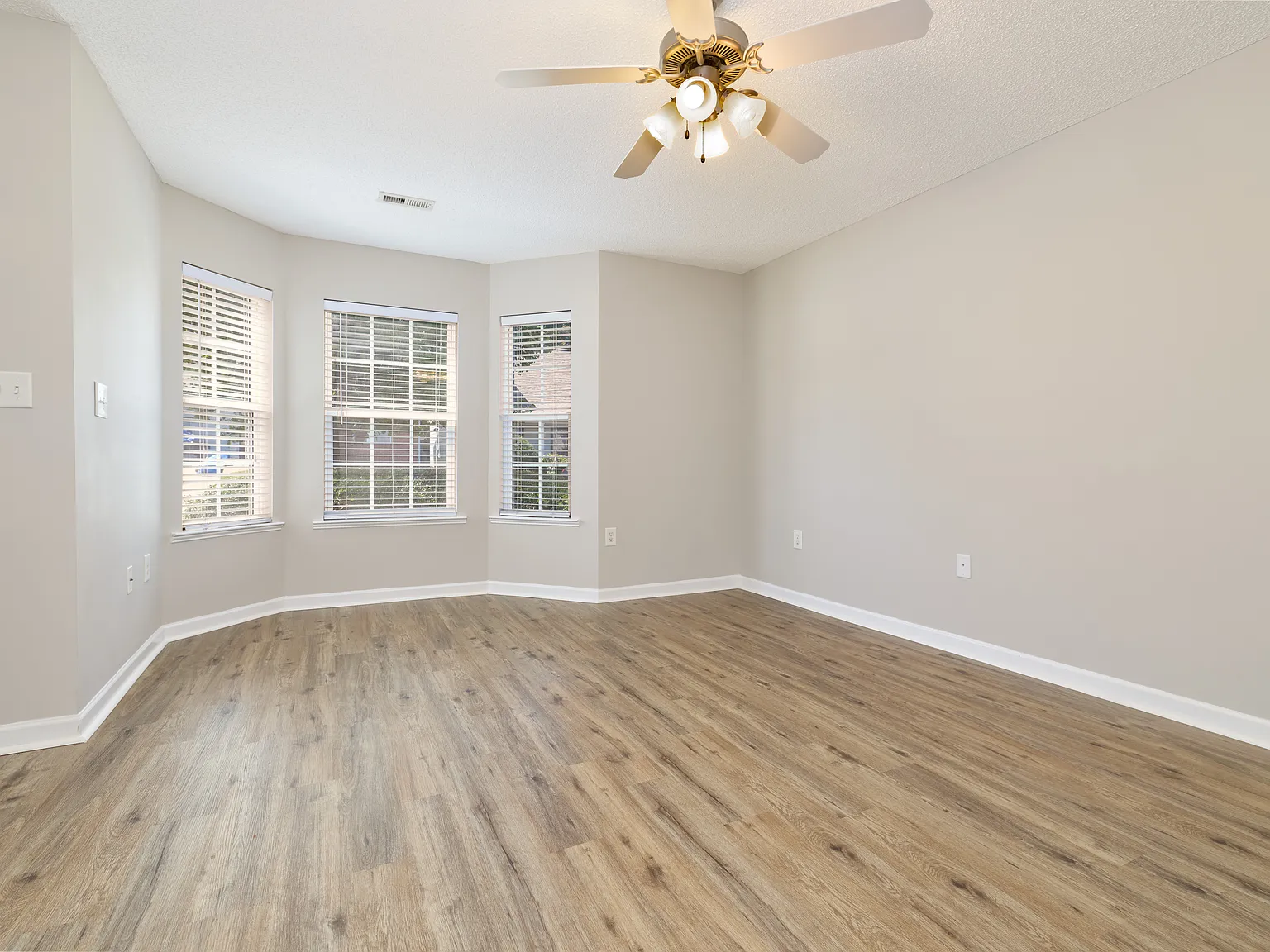 3 bed, $1,475 — Photo 2
