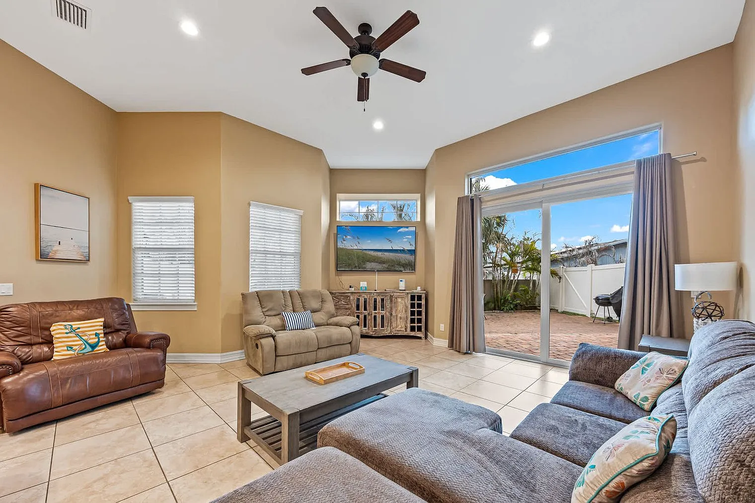 5 bed, 4.0 bath, 3541 sqft, $11,016 — Photo 2
