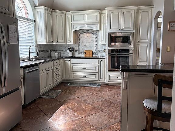 2nd image of 184 Ridgewood St