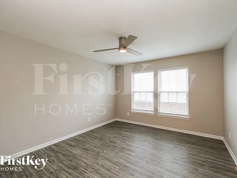 1211 Parkside Dr — Photo 10