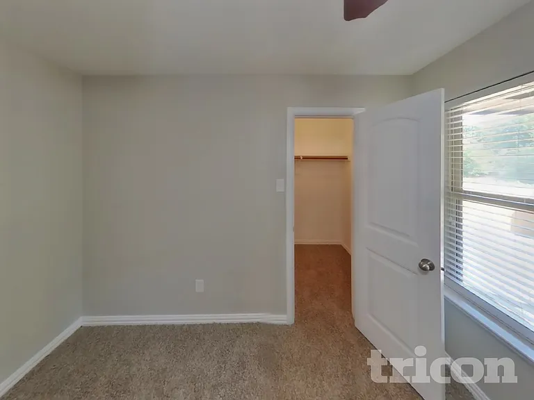 429 Park Meadows Dr — Photo 11