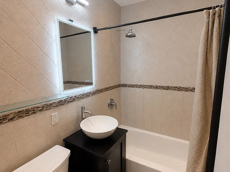 283 E 4th St #4D — Photo 6