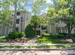 14305 Climbing Rose Way APT 102, Centreville, VA 20121