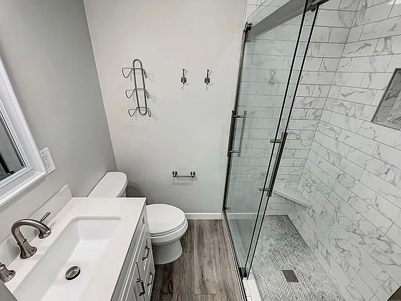3rd image of 5316 Hackett Ave