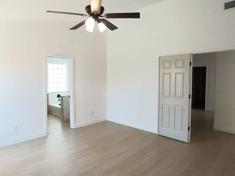 1561 E Erie St — Photo 10