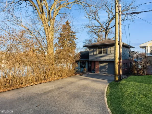 102 Fairfield Dr, Island Lake, IL 60042