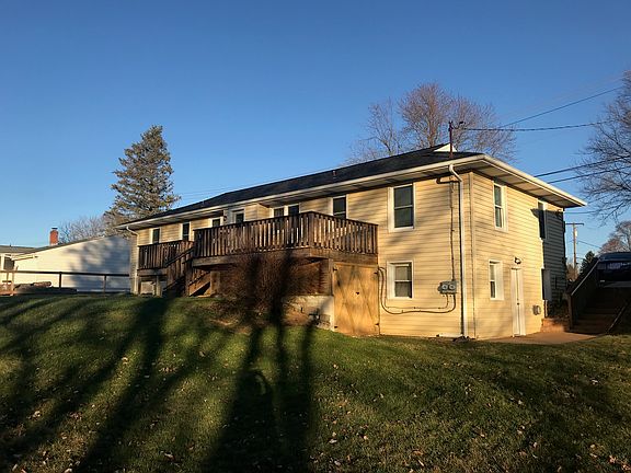 3rd image of 105 E Aaron Dr