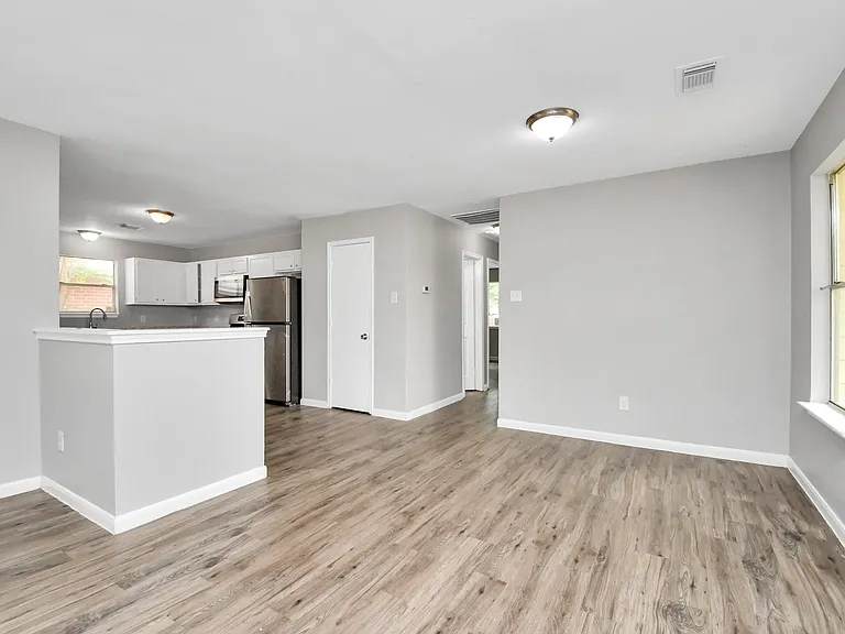 8106 Claiborne St — Photo 10