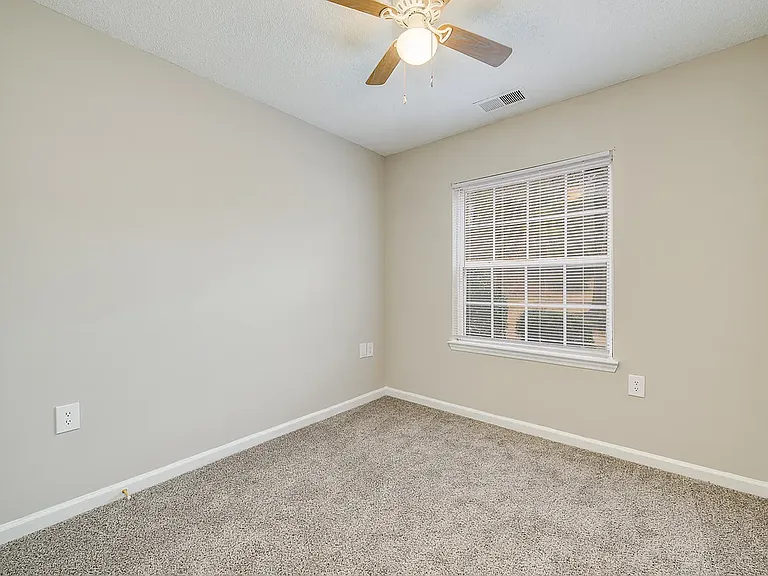 Griffith Commons Apartments — Photo 13