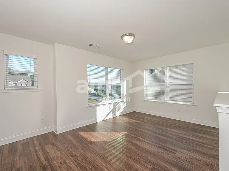 1149 Ashlyn Ct — Photo 9