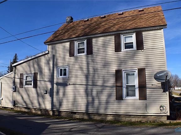 3rd image of 208 N Cherry St