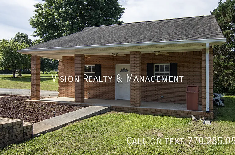 28 Summerwind Dr — Photo 3