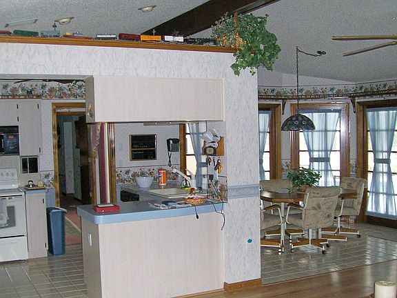 kitchen/breakfast nook