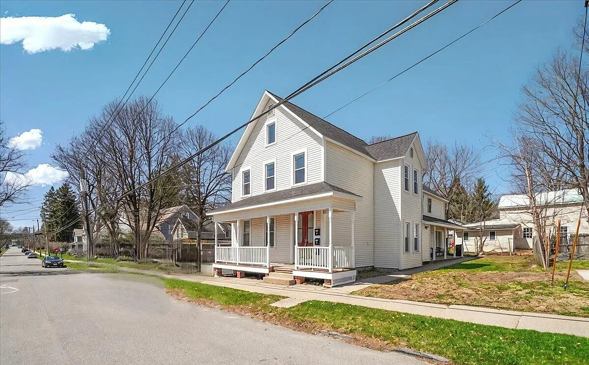 3 Waterbury St — Photo 1
