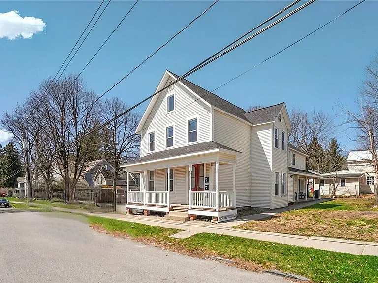 3 Waterbury St #2 — Photo 1