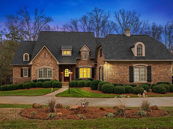 3rd image of 121 Ramsford Ln