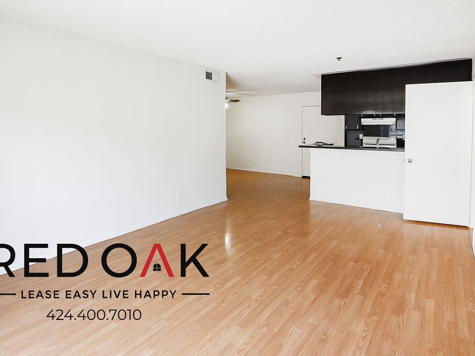 1st image of 15554 Vanowen St #127