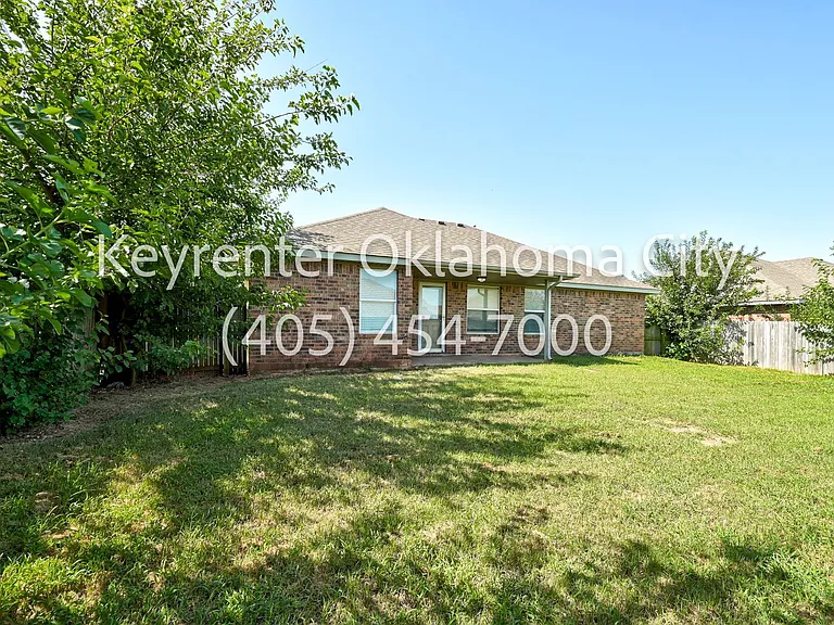629 E Linden Ln — Photo 28