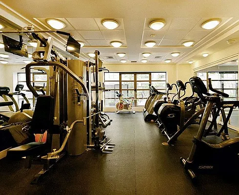 Rented by Voyeur Real Estate LLC | media 19