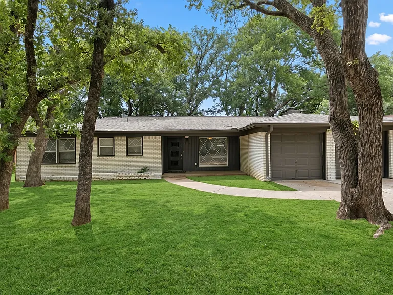 1508 Grantland Cir — Photo 1