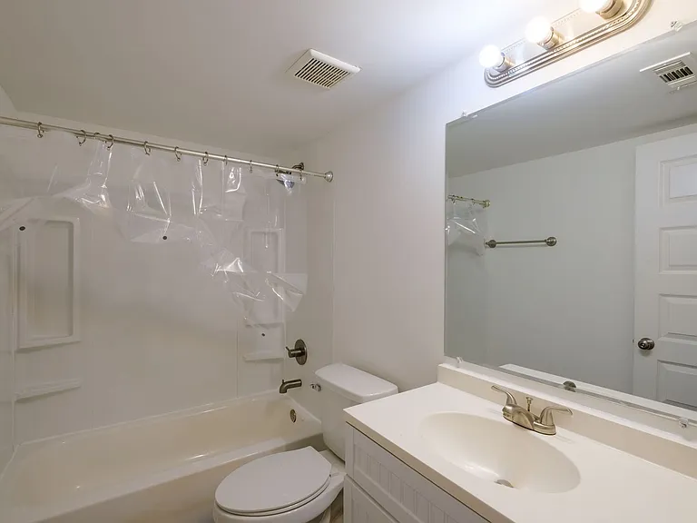 Golden Gate Townhomes — Photo 73