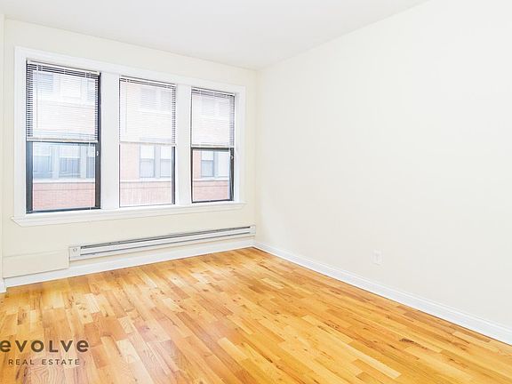 3rd image of 3943 N Janssen Ave #1AG