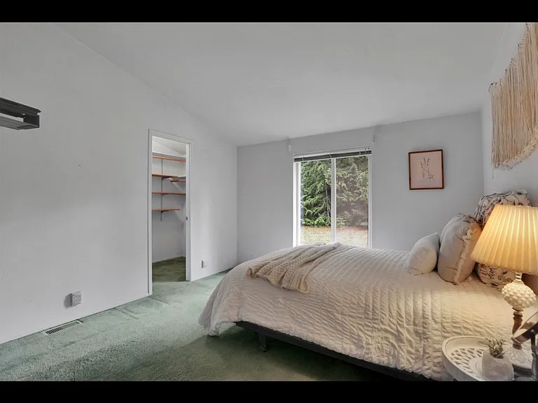 221 Harworth Rd — Photo 5