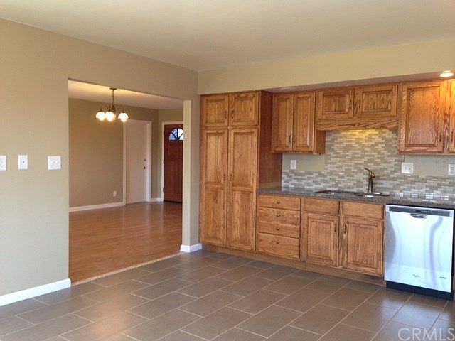 1st image of 572 Woodland Dr