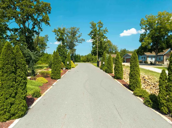 Groundhog Ln, Hot Springs National Park, AR 71901