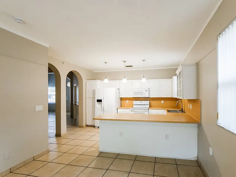5401 SW 132nd Ter — Photo 6