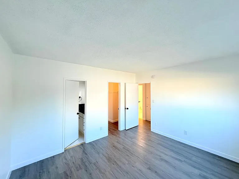 1426 South Point View St. — Photo 13