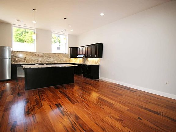 3rd image of 130 Taunton Ave #6