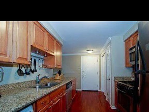 3rd image of 1247 E Washington St #204