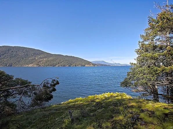 206 Narrows West Rd, Salt Spring Island, BC V8K 0A3