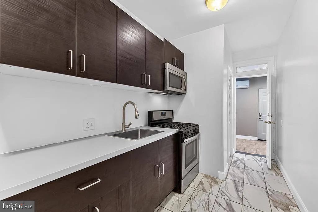 1 bed, 850 sqft, $2,400 — Photo 1