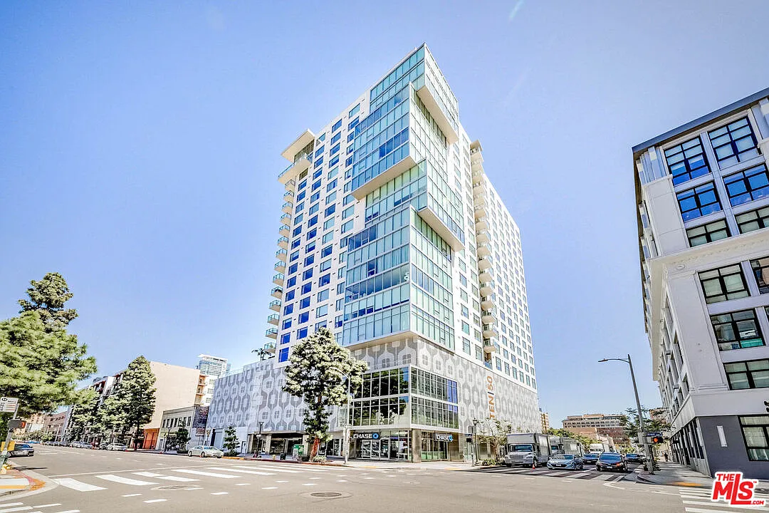 1 bed, 1.0 bath, 650 sqft, $3,200 — Photo 1